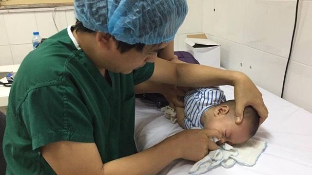 Chăm sóc trẻ bị viêm mũi họng cấp - Bệnh viện nhi Trung Ương