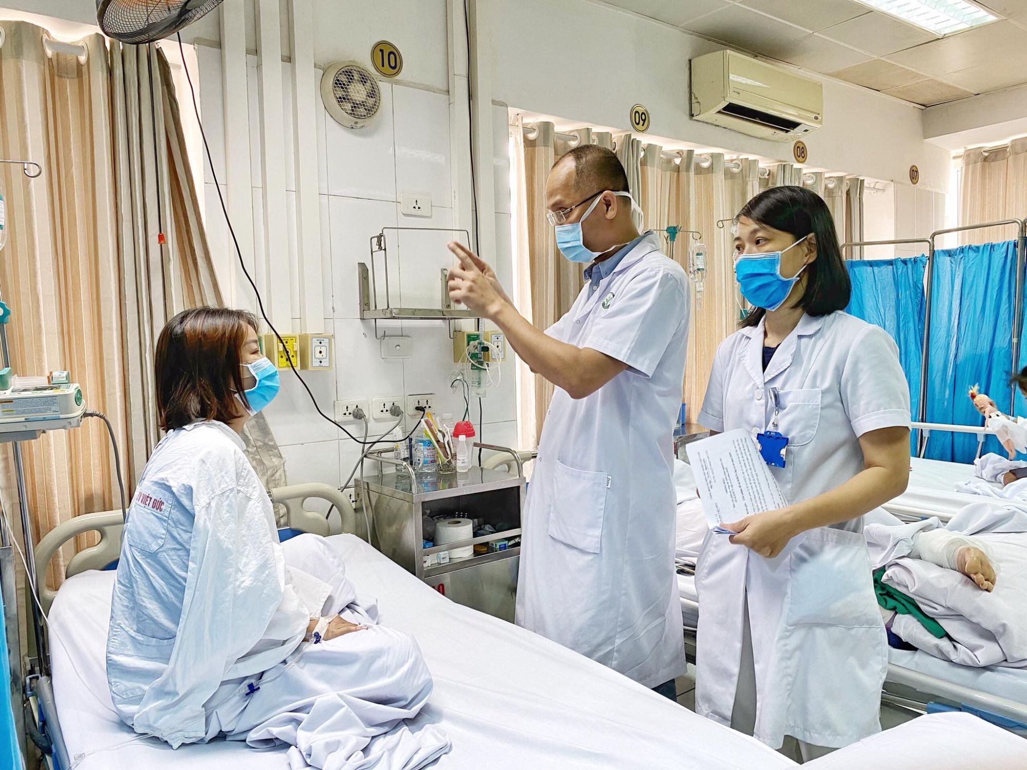 Tiêm filler giá rẻ ở spa, cô gái 27 tuổi hoảng loạn, đau đớn vì suýt mù mắt - Bệnh viện Việt Đức
