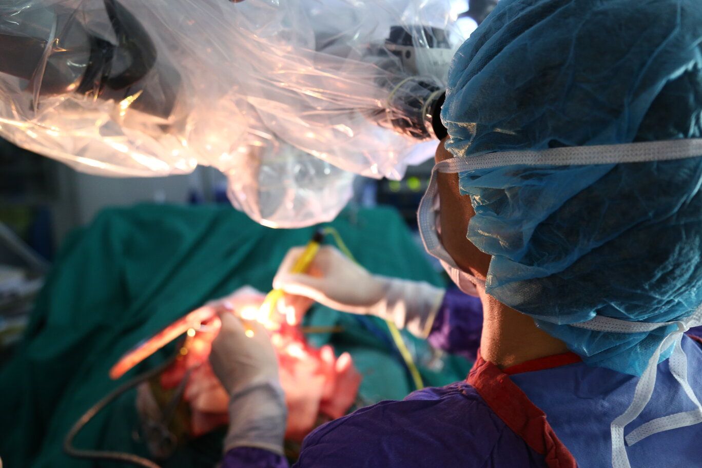 Đi khám vì mờ mắt, nữ bệnh nhân được chẩn đoán có khối phình mạch não khổng lồ - Bệnh viện Việt Đức