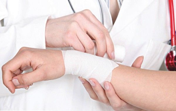 Bác sỹ Bệnh viện Việt Đức: Lưu ý sống còn khi sơ cứu nạn nhân bị tai nạn, điều đơn giản nhưng quyết định tính mạng và khả năng phục hồi của người bệnh