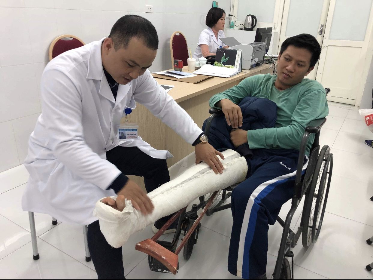 “Hồi sinh” những đôi chân bị tàn phế do u xương tế bào khổng lồ - Bệnh viện Việt Đức