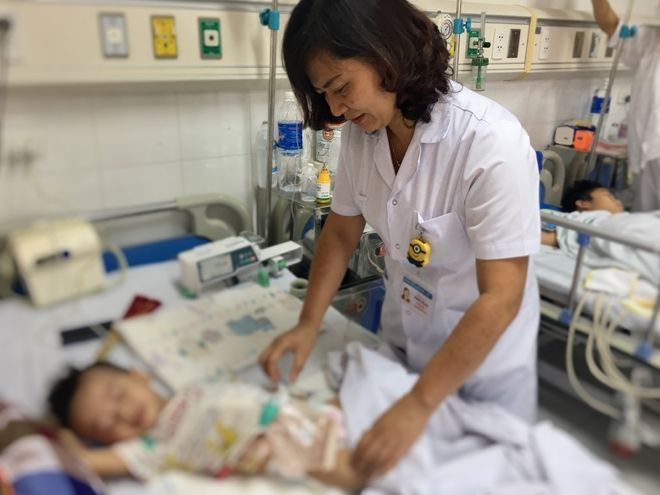 Bé 2 tuổi bị giun sán cắn thủng ruột 50 lỗ bởi một lý do không ngờ- Bệnh Viện Việt Đức