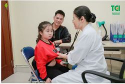 MÁCH MẸ 7 CÁCH GIẢM NGỨA KHI TRẺ BỊ THỦY ĐẬU