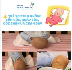 Trẻ sơ sinh không cần gối, quây cũi, gối chặn và chăn dày