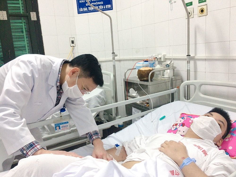 Hoại tử chỏm xương đùi, nam thanh niên 22 tuổi phải phẫu thuật thay khớp háng - Bệnh viện Việt Đức