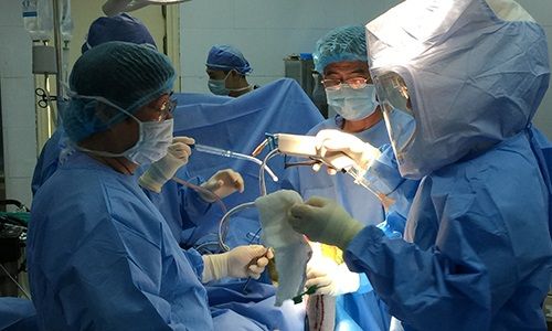 Nội soi ghép xương sụn tự thân tránh thay khớp nhân tạo - Bệnh viện 108