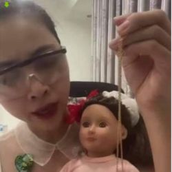 Youtuber Thơ Nguyễn đăng clip búp bê bùa ngải! Nguy hiểm thực sự với những người thiết kế nội dung cho trẻ nhỏ kiểu này.
