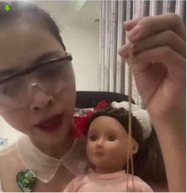Youtuber Thơ Nguyễn đăng clip búp bê bùa ngải! Nguy hiểm thực sự với những người thiết kế nội dung cho trẻ nhỏ kiểu này.