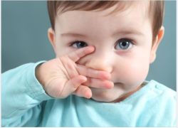 MÀU NƯỚC MŨI Ở TRẺ NÓI LÊN ĐIỀU GÌ?