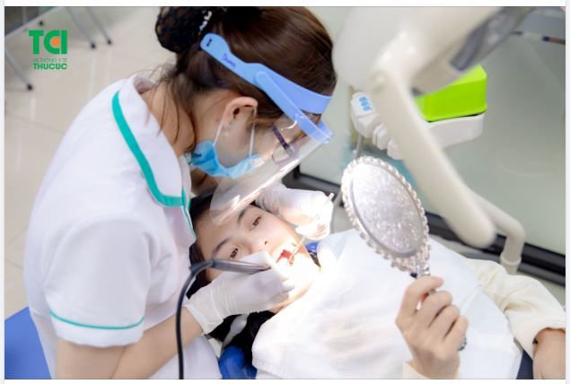 RĂNG BỊ MẢNG BÁM VÀNG THÌ PHẢI LÀM SAO?
