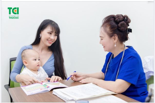 Dinh dưỡng cho trẻ 1 tuổi: mẹ cần nhớ những gì?