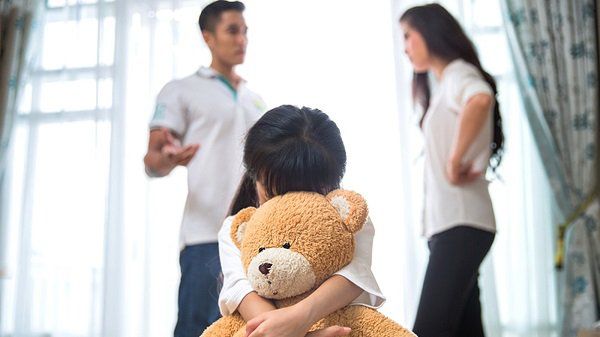 Trẻ hay nói tục và thô lỗ: Phải làm sao?