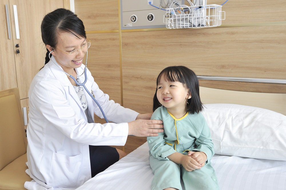 Bệnh vảy phấn trắng ở trẻ điều trị thế nào?