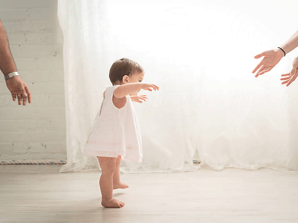 Sự phát triển ngôn ngữ và nhận thức của trẻ 13 tháng tuổi