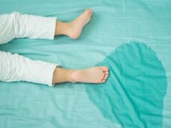 Cách giúp trẻ đối phó với cảm xúc tiêu cực khi tè dầm