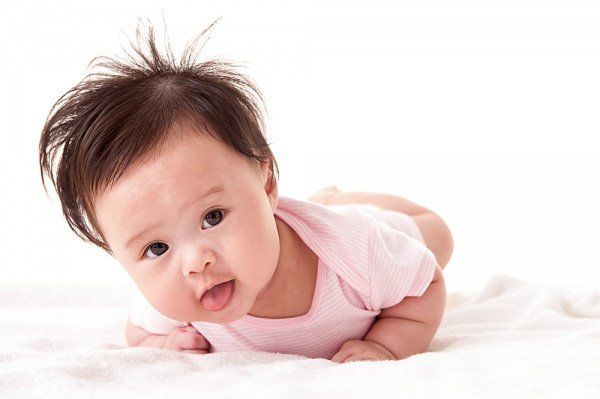 Các dấu hiệu cảnh báo vấn đề thính giác ở trẻ từ 12 đến 36 tháng tuổi