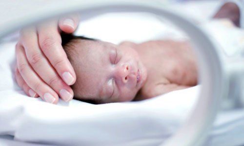 Lưu ý khi nuôi trẻ sơ sinh qua ống thông dạ dày