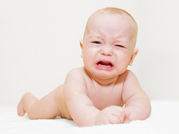 Khóc đêm nhiều kèm những dấu hiệu này, có phải trẻ thiếu vitamin D?