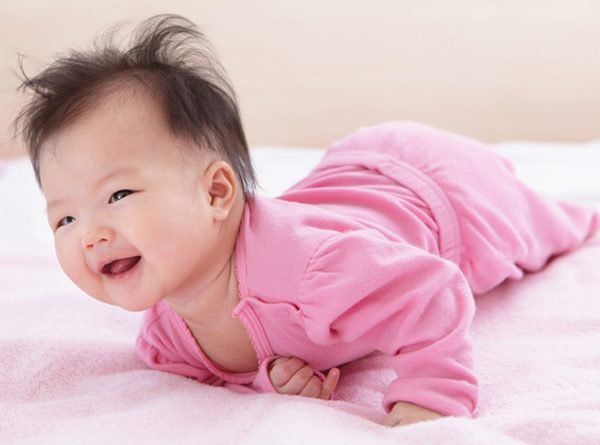 Sự phát triển của trẻ sơ sinh trong năm đầu tiên