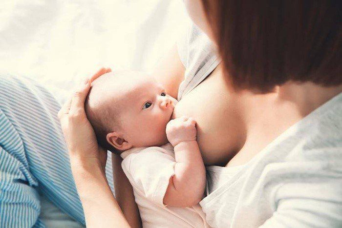 Căng dạ dày quá mức dễ khiến trẻ sơ sinh nấc cụt