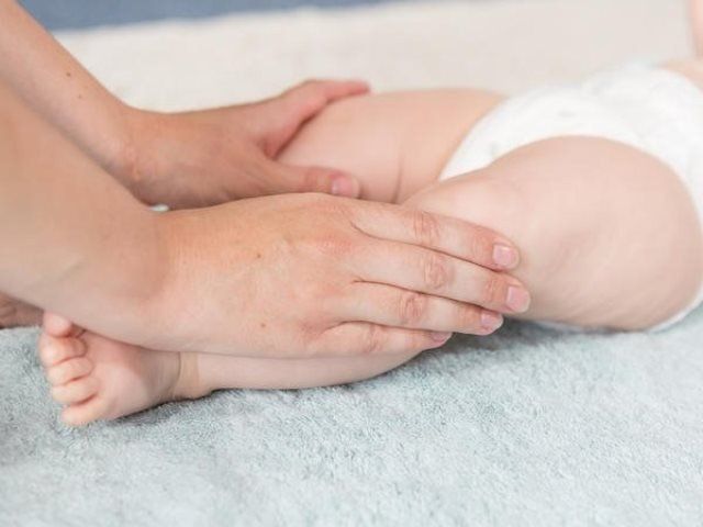 Làm thế nào khi chân bé bị vòng kiềng?