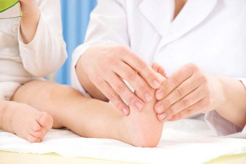 Làm thế nào khi chân bé bị vòng kiềng?