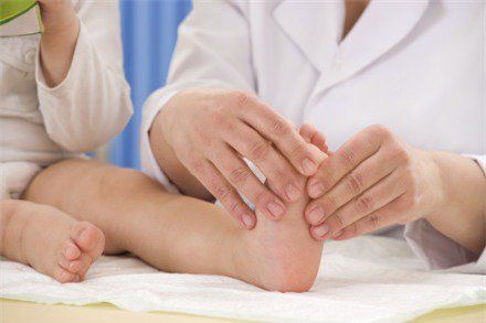 Trẻ dễ đau xương khớp do tăng trưởng