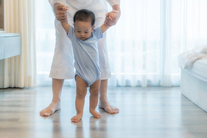 Dạy trẻ tập đi: Những điều cần biết