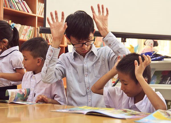 Giao tiếp với trẻ em khiếm thính