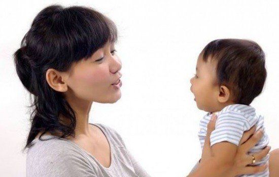 Sự phát triển ngôn ngữ và nhận thức của trẻ 18 tháng tuổi: Nói to và rõ ràng