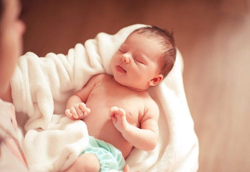 Điều trị trật khớp háng bẩm sinh ở trẻ thế nào?