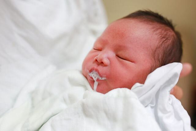 Trẻ bị nôn sốt đi ngoài: Cảnh giác bệnh tiêu chảy