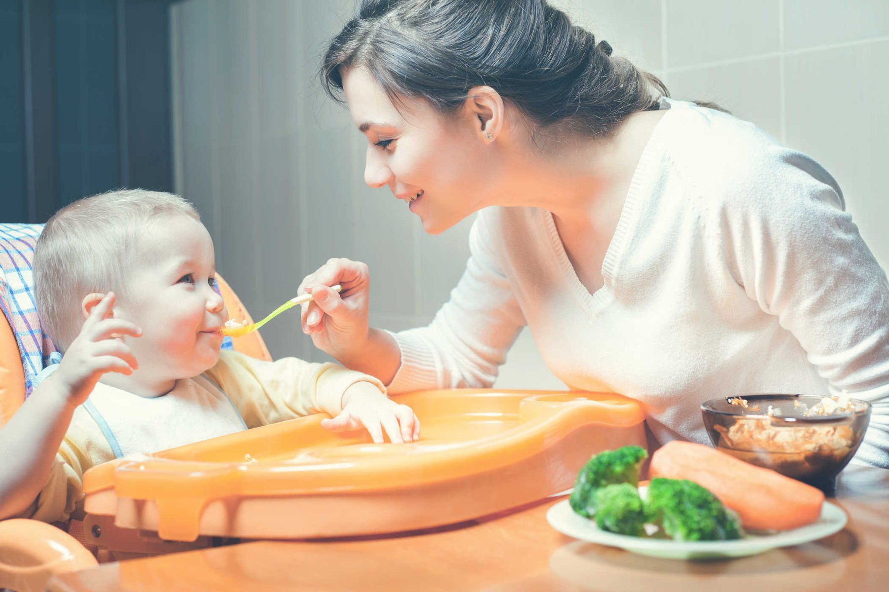 Chăm sóc trẻ bị phát ban nhiệt do nóng trong