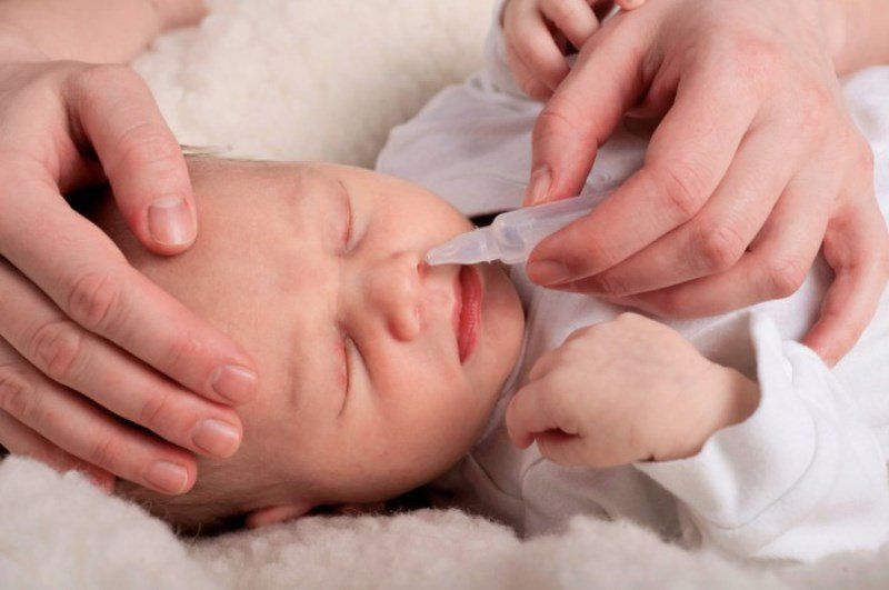 Các cách tự nhiên để điều trị cảm lạnh cho bé