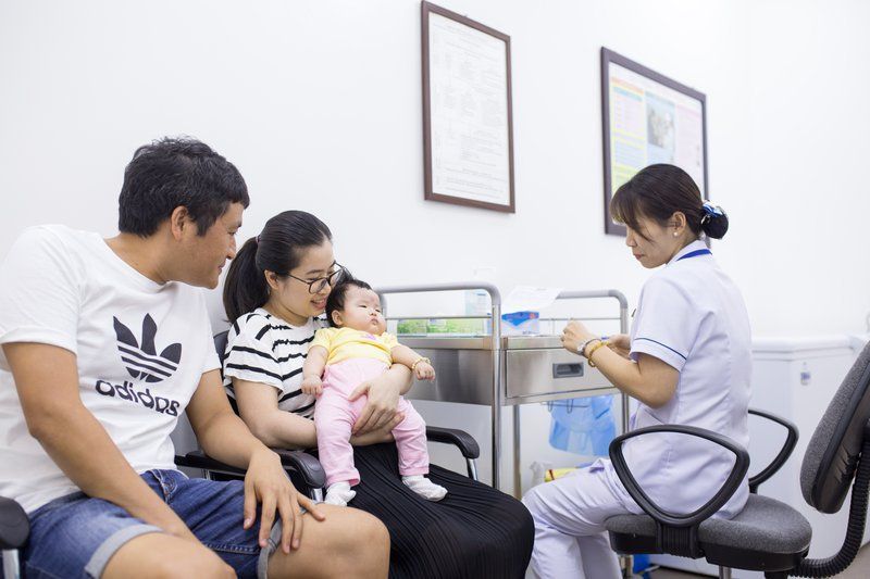 Mẹ bị ốm, có nên cho con bú?