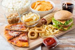 Thức ăn nhanh và cân nặng của con bạn