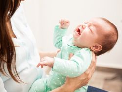 Dấu hiệu con bạn đang đói hoặc đã ăn no