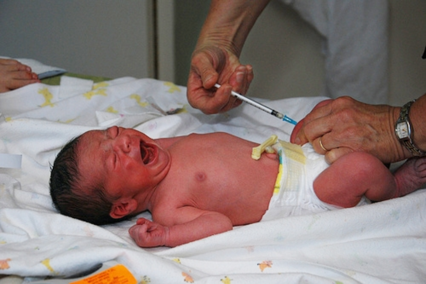 Chăm sóc sơ sinh thiết yếu sớm sau sinh mổ