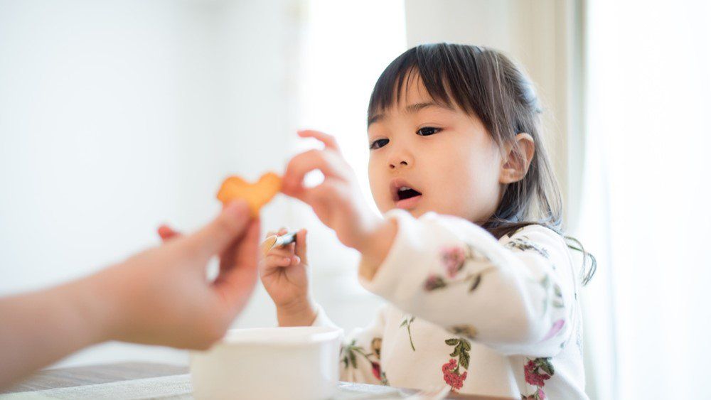 Tại sao trẻ sơ sinh lại có nhiều xương hơn người lớn?