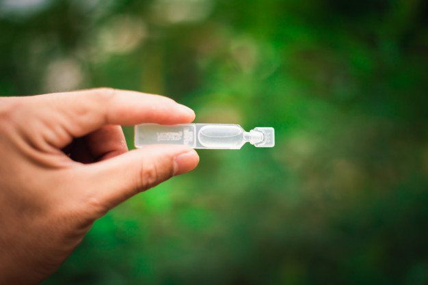 Tại sao trẻ sơ sinh có những vệt đỏ trong lòng trắng mắt?