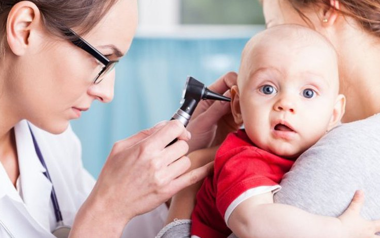 Hướng dẫn mẹo chữa viêm tai giữa cho bé