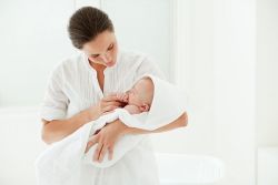 Vì sao bạn yêu con và vai trò của nội tiết tố