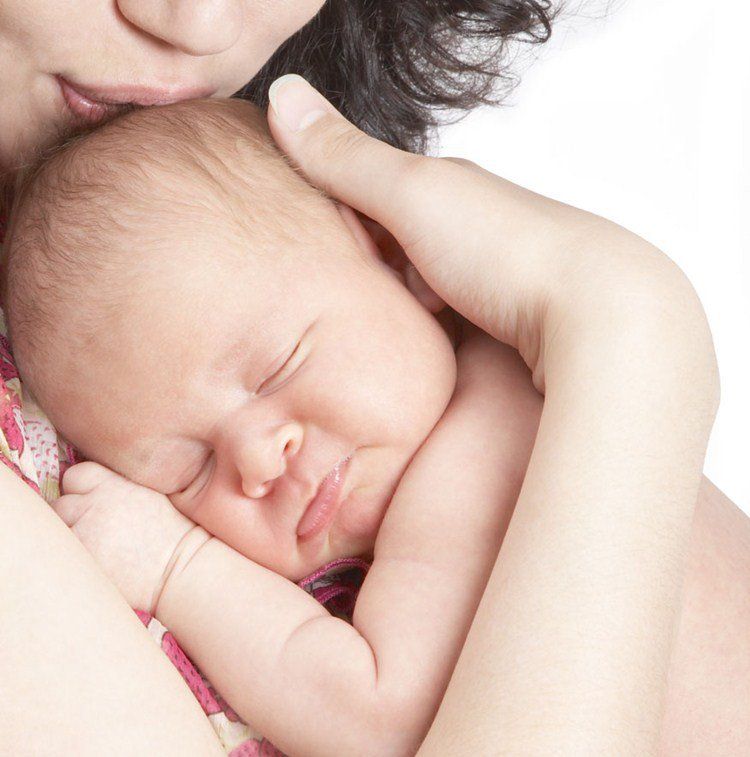 Trẻ quấy khóc khi đặt nằm xuống: Phải làm thế nào?