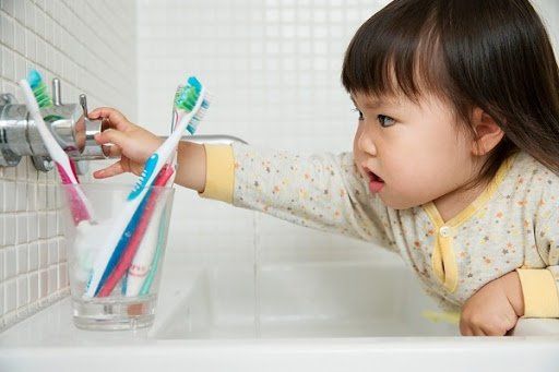 Trẻ 19 tháng tuổi: Phát triển thể chất, vận động, nhận thức và cảm xúc