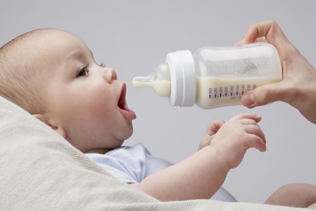 Trẻ 7 tháng tuổi: Chế độ dinh dưỡng và chăm sóc răng miệng