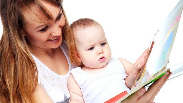 Sự phát triển ngôn ngữ và nhận thức của trẻ 13 tháng tuổi