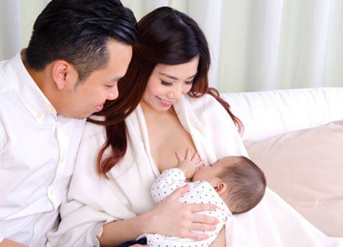 Hướng dẫn về lần đầu tiên cho con bú
