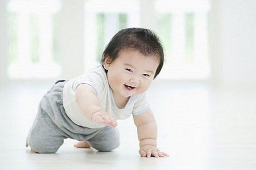 Sự phát triển của trẻ 47 tuần tuổi sau sinh