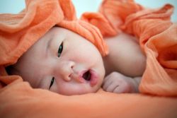 Dấu hiệu bé sơ sinh bị đầy hơi