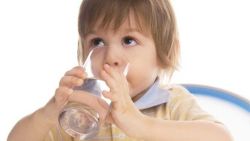 Cách giúp con bạn vượt qua khó khăn mà không cần bạn giúp